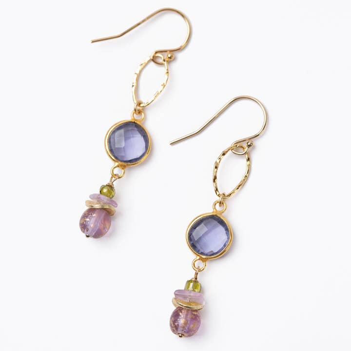 Anne Vaughan Designs Jewelry – Großhandel Ohrhänger – Hortensie, Amethyst, tschechisches Glas mit Tansanit-Quarz-Cluster