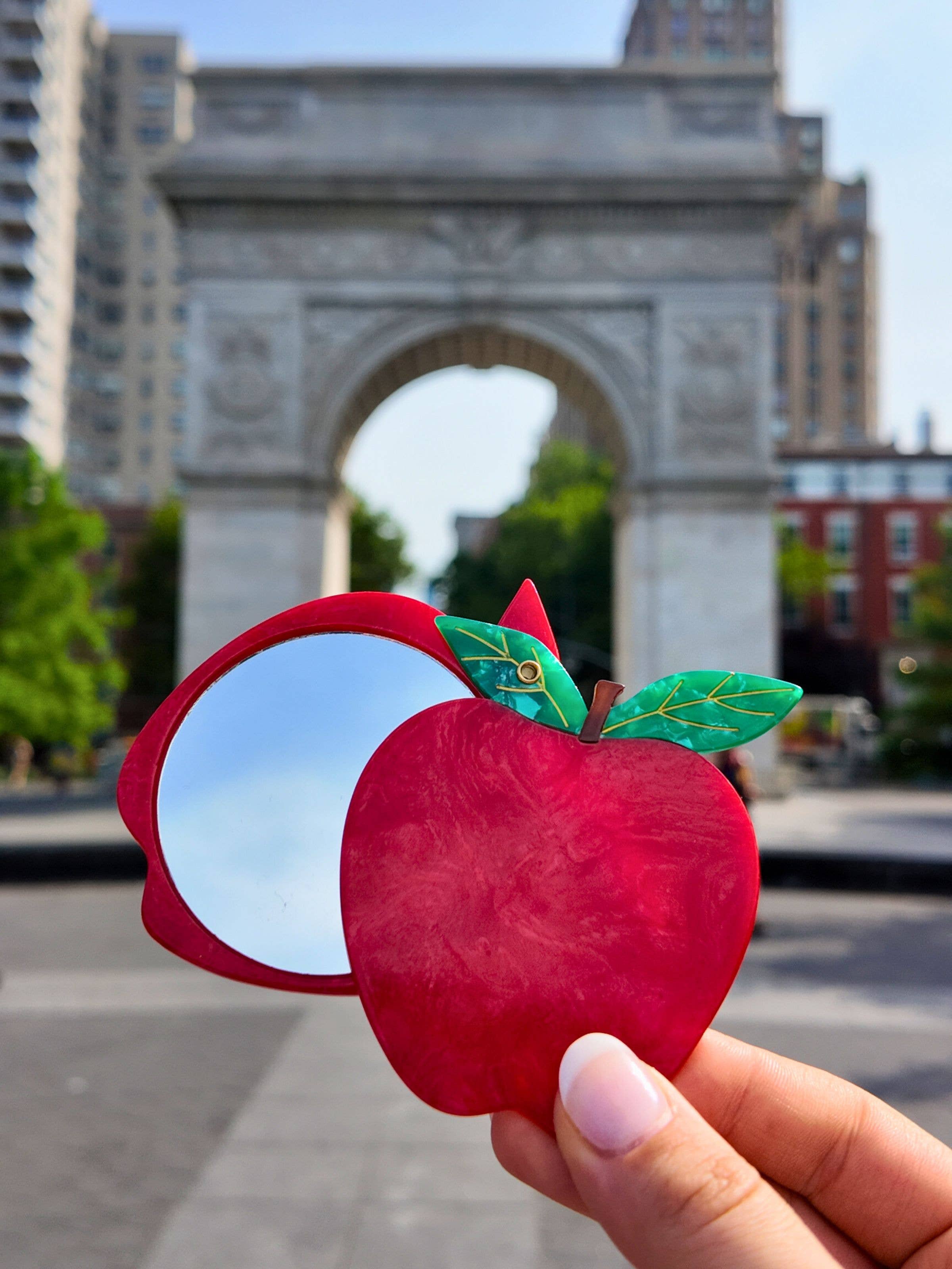 Solar Eclipse – wholesale Compact mirror – Hand-painted Apple Compact Mirror3