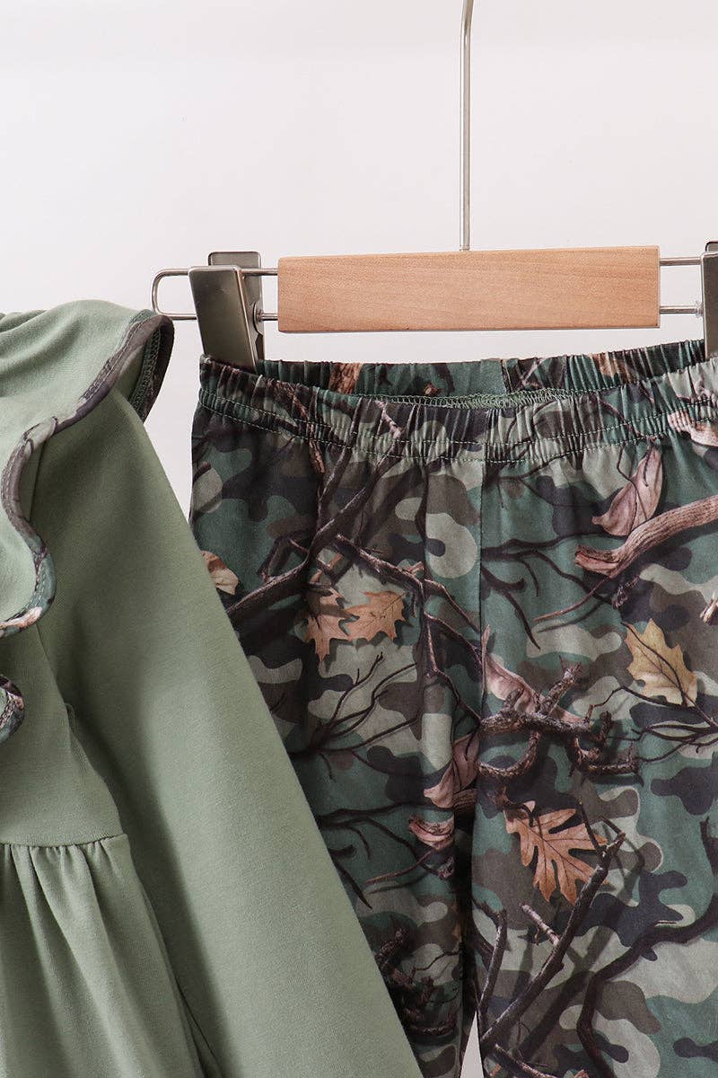 Mom & Co. – wholesale Topp- och byxset – Barn – Kamouflage hundjakt applikation volangbyxor set2