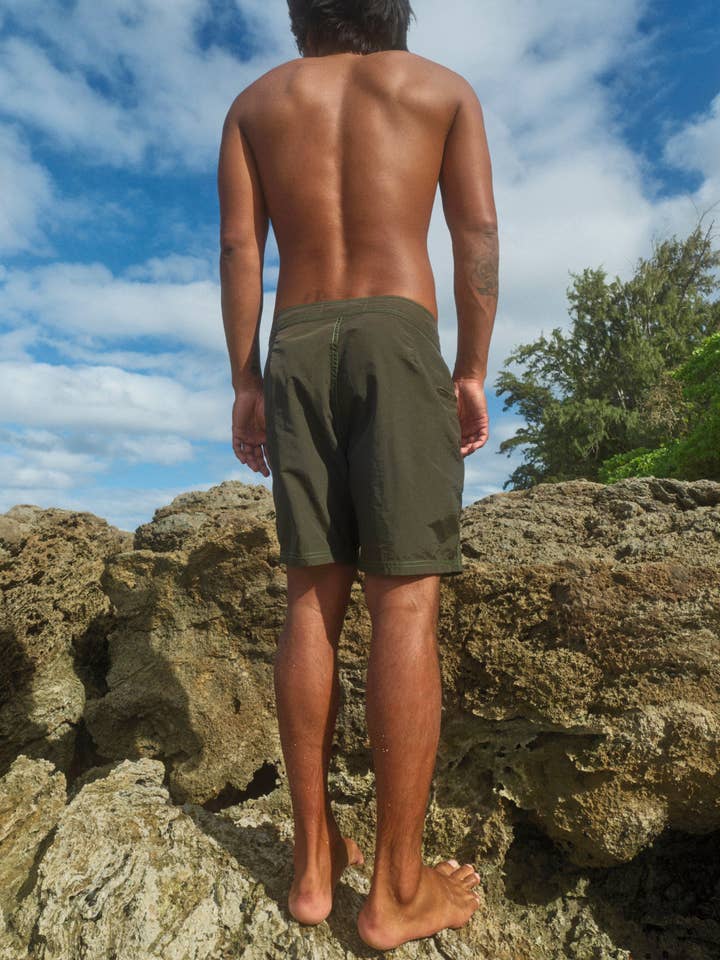 Graphite Skiff Trunks for wholesale on Faire4