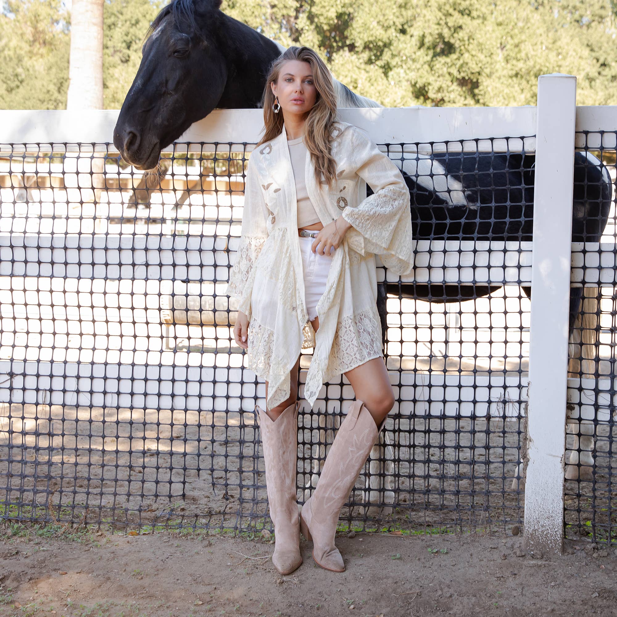 Young Threads – Großhandel Kimono – Damen – Westlicher Boho-Chic: Motivbestickter langer Jeans-Cardigan (NEU)17