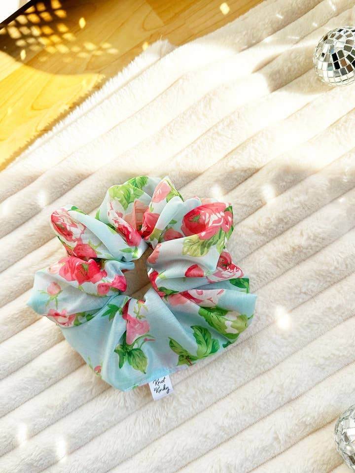 Organza florale 💐 pour la vente par Knot Kinky HairTies