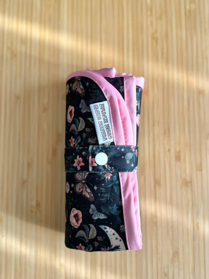 Tapis à langer | Twilight Garden pour la vente par Beach Buns Cloth Diapers