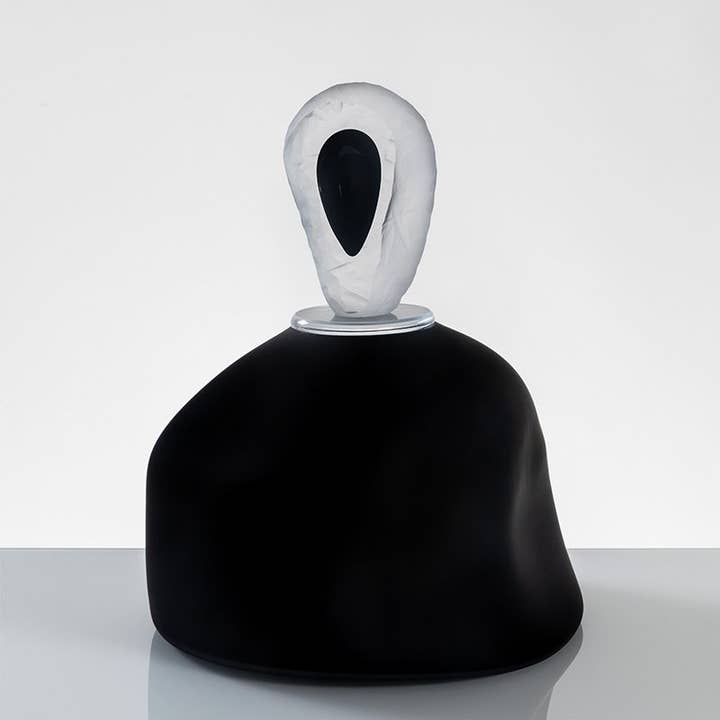 Grande urne funéraire en verre noir « Ovation » pour la vente par Modern Memorials