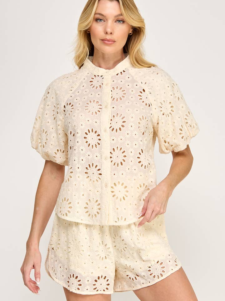 Blusa a maniche corte con occhielli RT-4203-6 - Crema per la vendita all'ingrosso da parte di Ellison