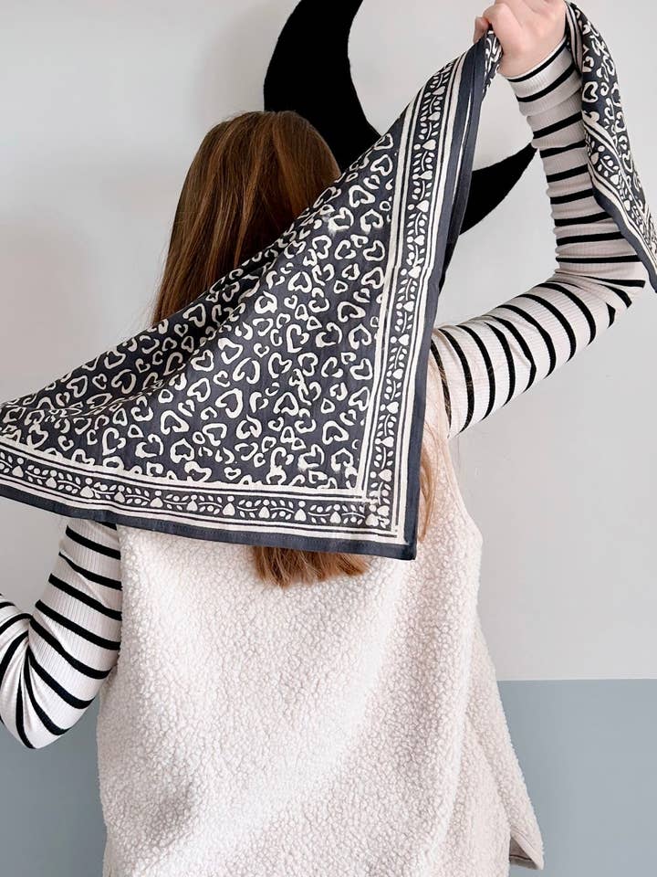 Leo Grå Vuxen Halsduk 100 cm för wholesale av Maison Augustin