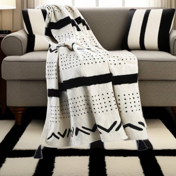 HomeRoots - Vendita all'ingrosso Plaid - Coperta a righe in cotone intrecciato bianco e nero1