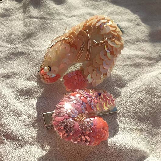 Pinza para el pelo The Pink Shrimp, The Bethany para venta al por mayor de Kate Gwilliam