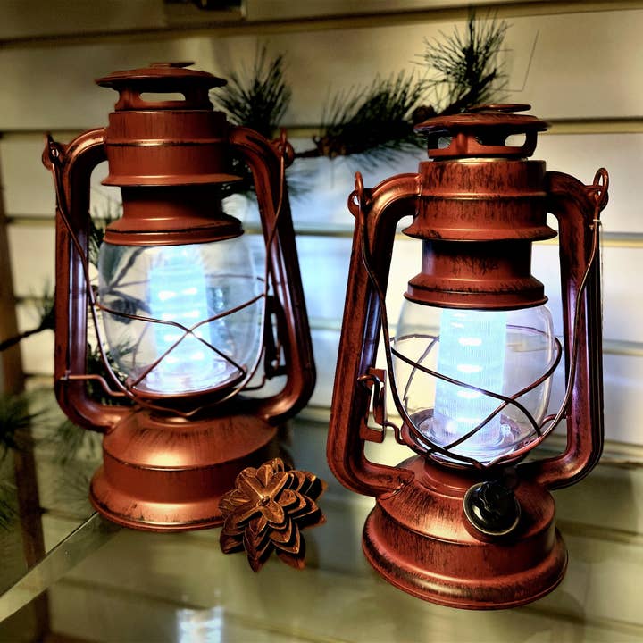 Home Kreation by KK dba Kraft Klub – Großhandel Laterne – Kleine alte rote batteriebetriebene Laterne1