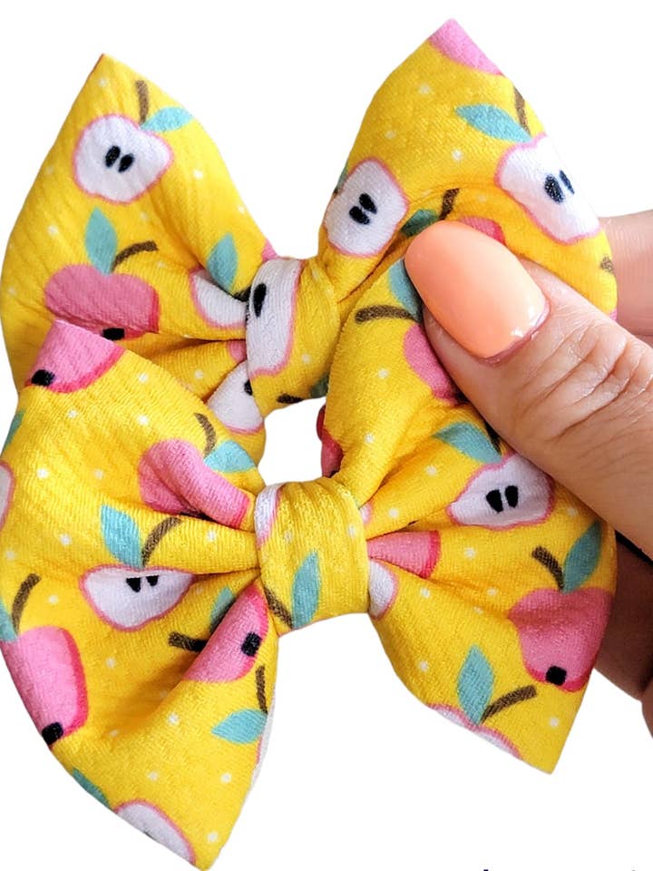 Savannah Bow PIGGIES Set Pommes roses pour la vente par Dainty Delights Creations