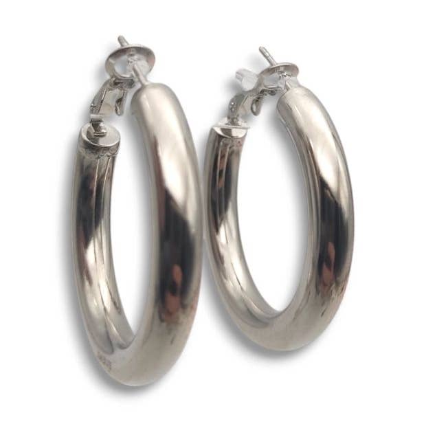 Orecchini a Cerchio Argento Quotidiani e ulteriori Risultati per hoops orecchini all'ingrosso. Resi gratuiti e termini di pagamento a 60 giorni su Faire in tendenza su Faire.