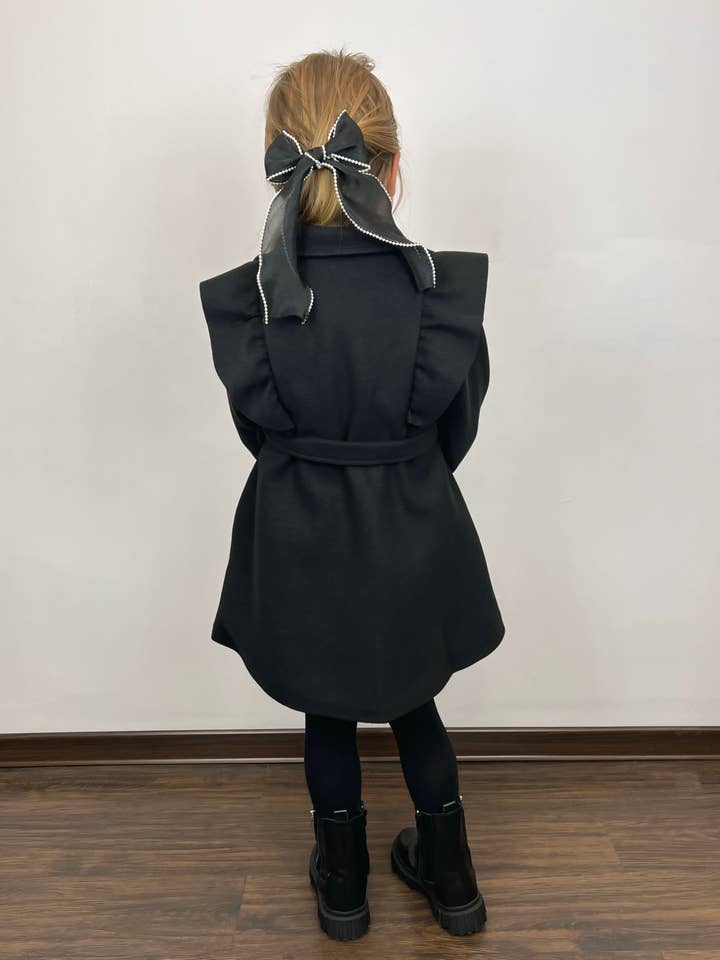 MINI MIGNON PARIS – Großhandel Jacke – Kinder – Gefütterte Mädchenjacke mit Rüschen und Gürtel