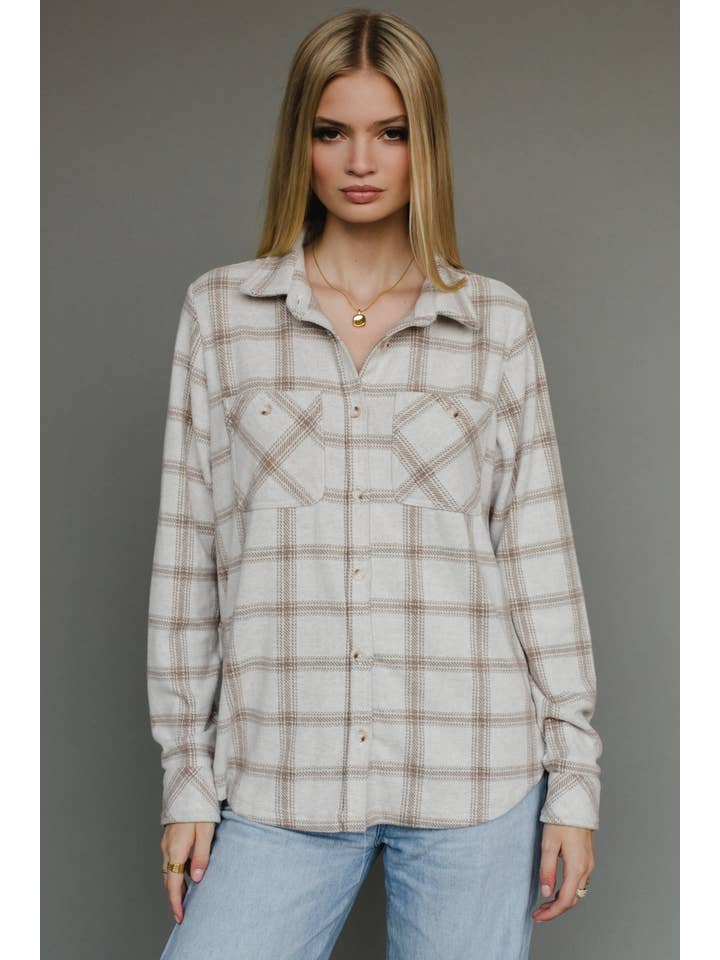 Panache Apparel Co. – Engroshandel Skjorte med buttondown – til kvinder – Lt. Tan & Brown Plaid Button Up2