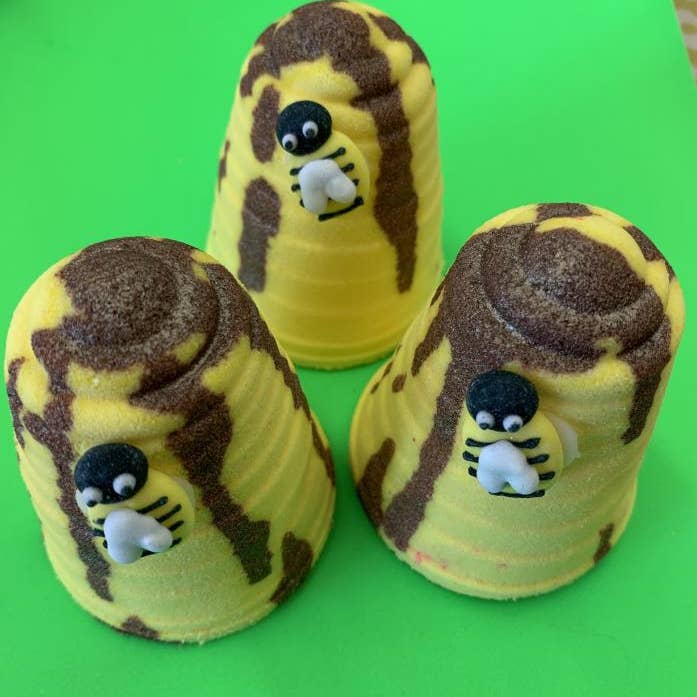 SAVE THE BUMBLERS HIVE BOMBE POUR LE BAIN pour la vente par Bomb bonkers