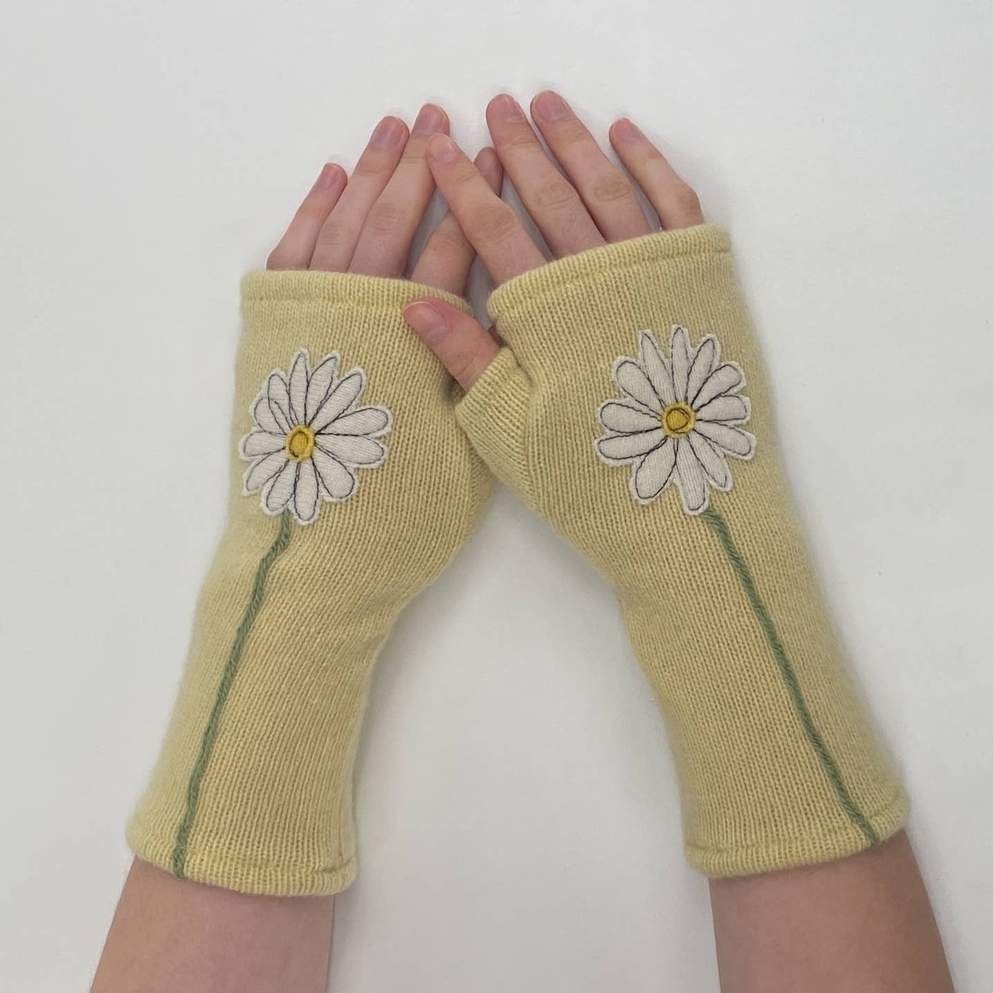 Sardine Clothing Co. - Wholesale Gloves - Women's - Fingerless Cashmere Gloves-Daisy8
