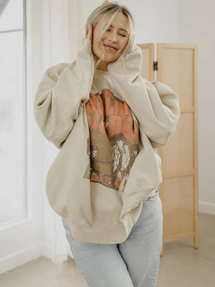 LivyLu - Wholesale Graphic Sweatshirt - Unisex - Rolling Stones Stage Circle Sand Thrifted Graphic Sweatshirt
