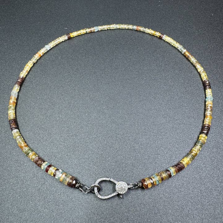 Gradueret halskæde med facetterede zirkonperler og diamantlås. for engroshandel hos ILISSA MICHELE JEWELRY