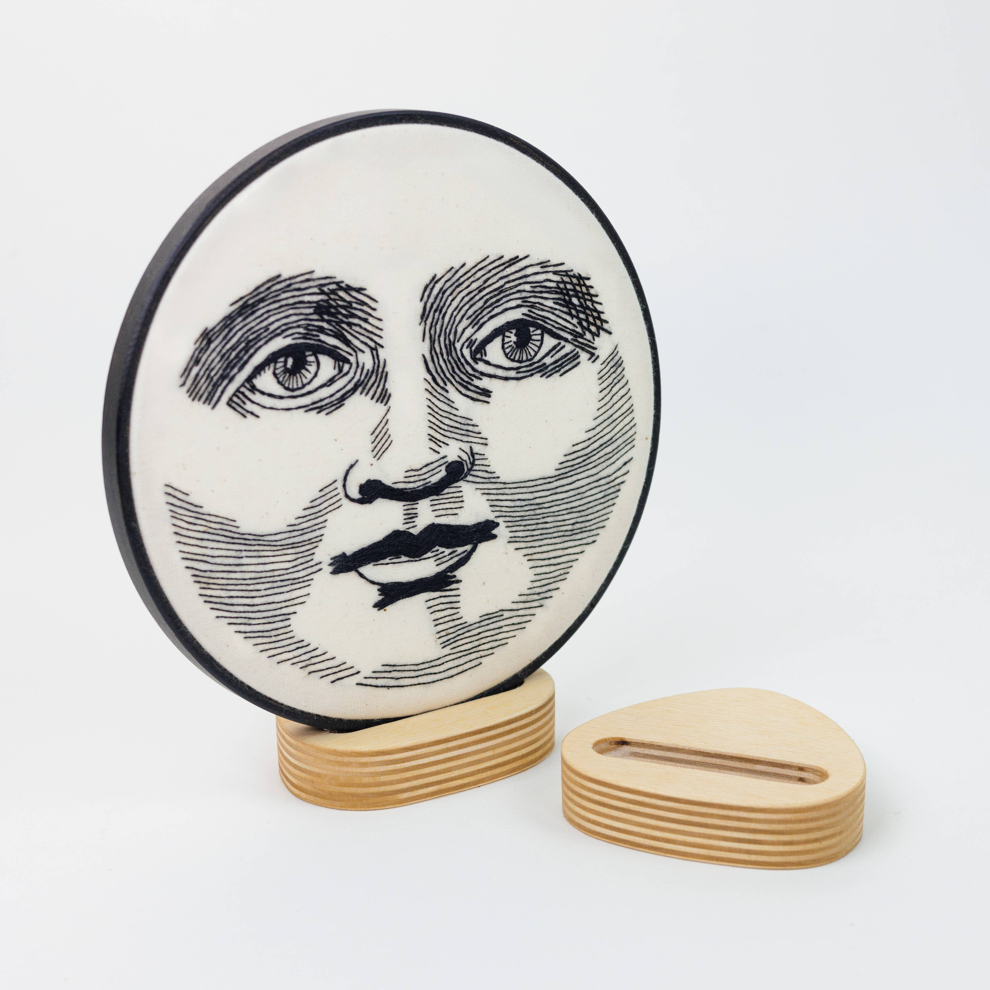 Modern Hoopla – Großhandel Kreuzstich-/Stickzubehör – Starter-Set Original (Rahmen + Halterungen + Garnrollenhalter)3