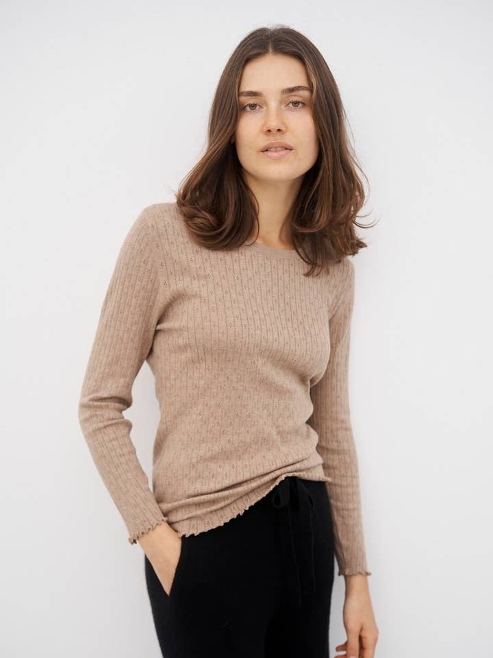 T-shirt à manches longues CLARA pour la vente par CARE BY ME