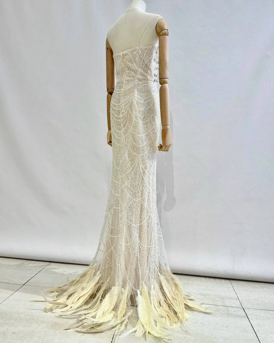 Nu Robe longue plumes TYS091 en vente sur Faire3