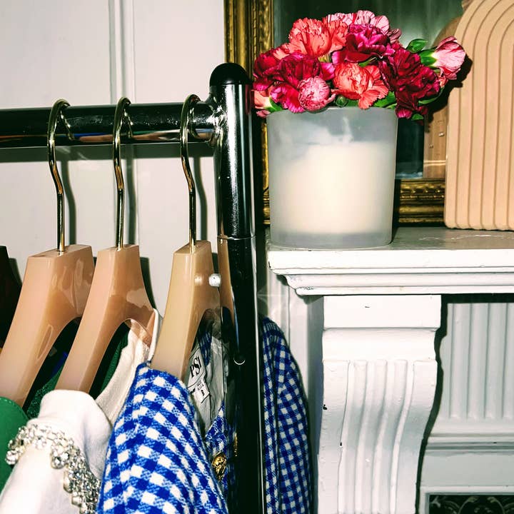 Magi Madeline - Vente Cintres - Lot de 5 cintres de luxe en lucite, rose4