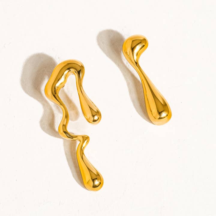 Flânerie by MAIQ - Venta al por mayor Pendientes de botón/aretes de poste - Pendientes desiguales fundidos en oro de 18K que no se empañan3
