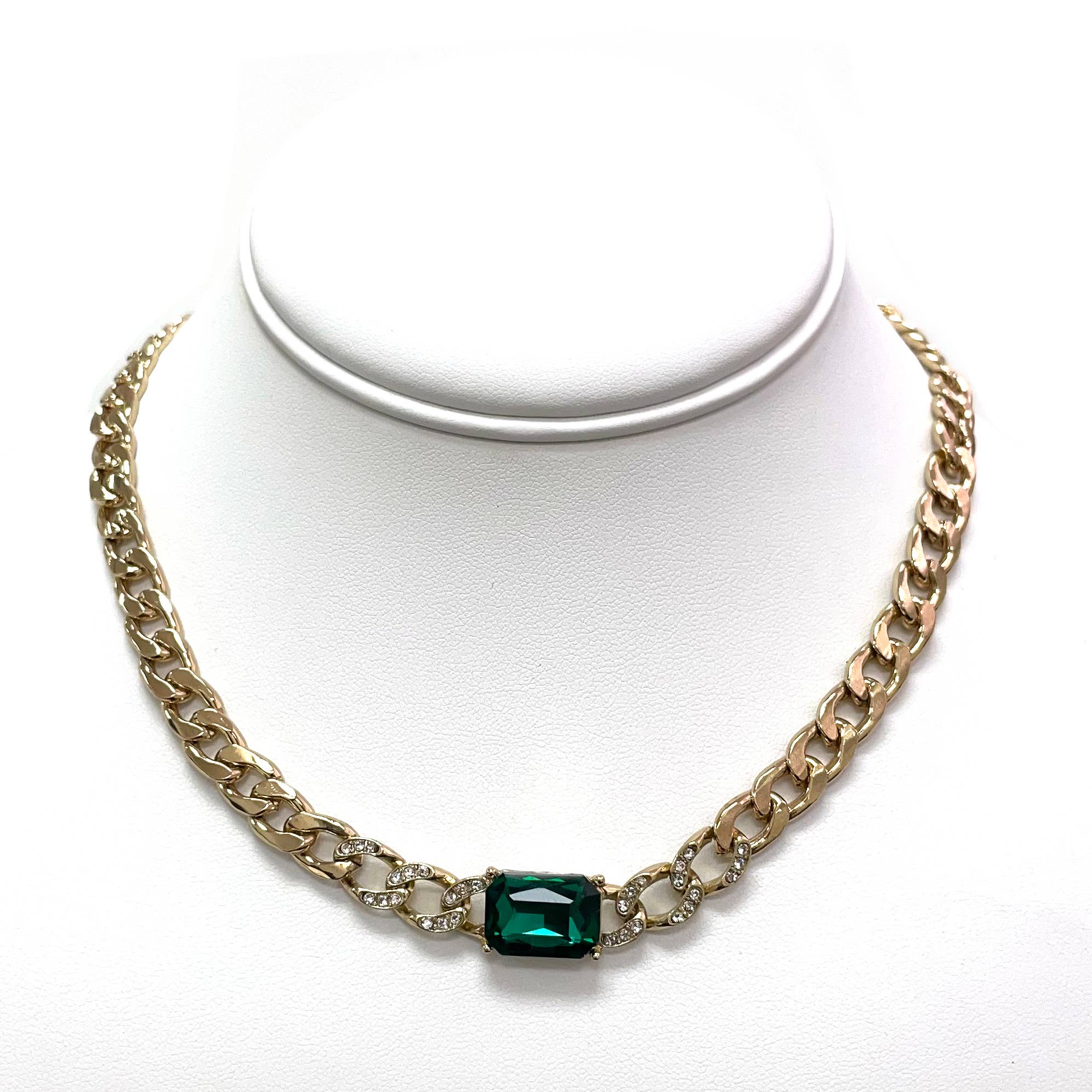 StarryNYC - Venta al por mayor Collares con colgantes/abalorios - Collar cuadrado de metal de vidrio tallado en cojín con cadena curvilínea3