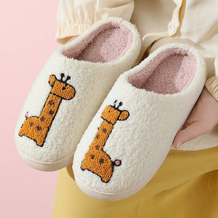 CUTE EMBROIDERED GIRAFFE COTTON SLIPPERS_CWSHS00242 for wholesale by DOUBLJU