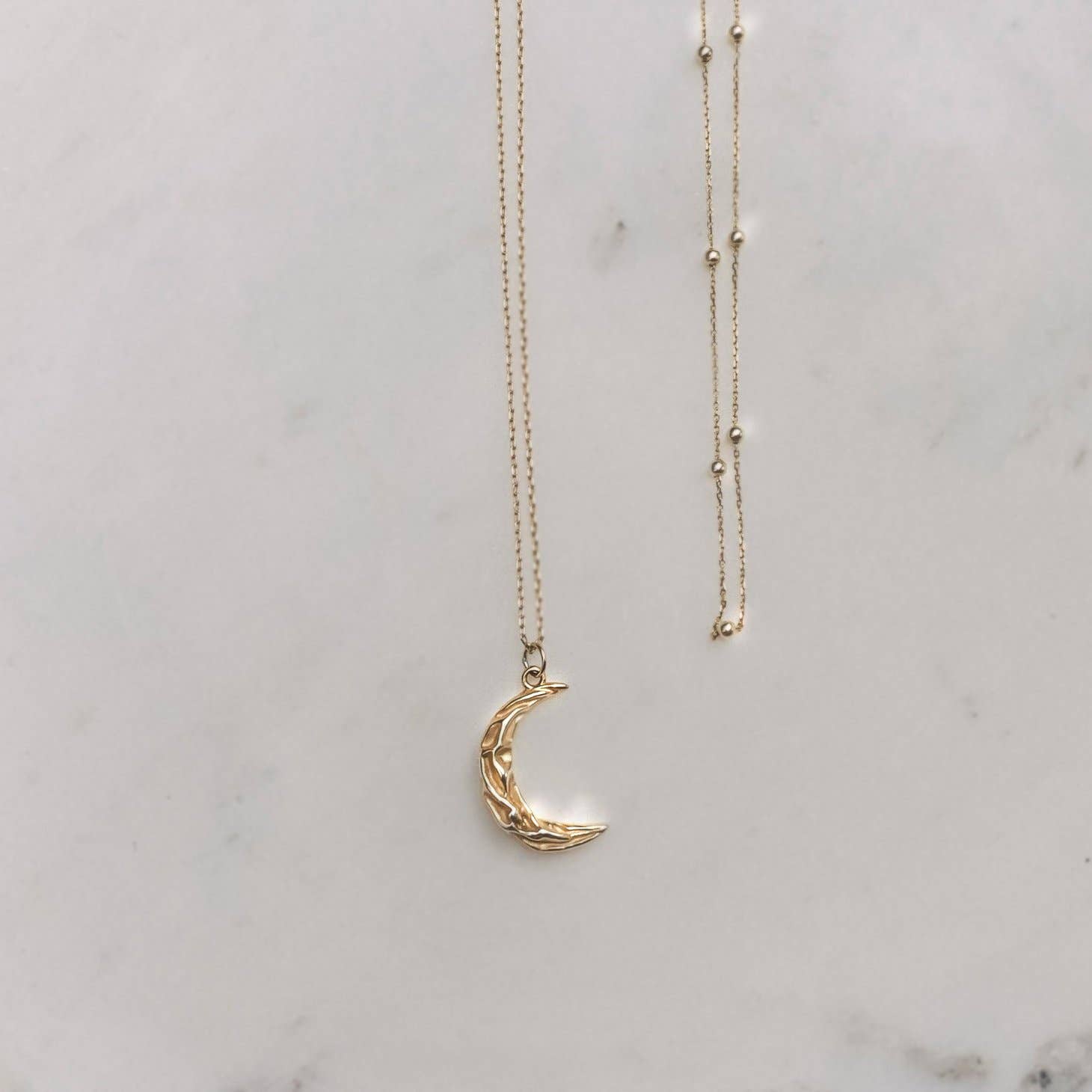 Love Local Jewelry - Venta al por mayor Collares con colgantes/abalorios - Collar Matea con colgante de luna y longitud ajustable11