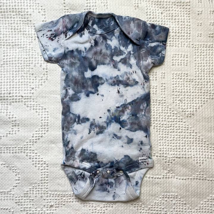 Baby Onesie (Upcycled) for engroshandel hos Oaks and Cotton