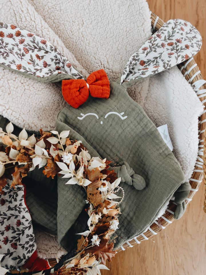 PROTOTYPE - Knuffeldoekje Mini Knoopjes - Terracotta Bloemblaadjes voor wholesale door Louis & Jules Stambouli Conseil