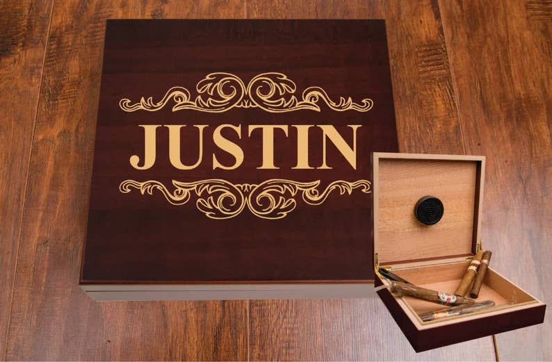Engrave My Memories - Venta al por mayor Humidificadores/accesorios de puros - Humidor de regalo para padrinos de boda, caja de cigarros Humidor personalizada5