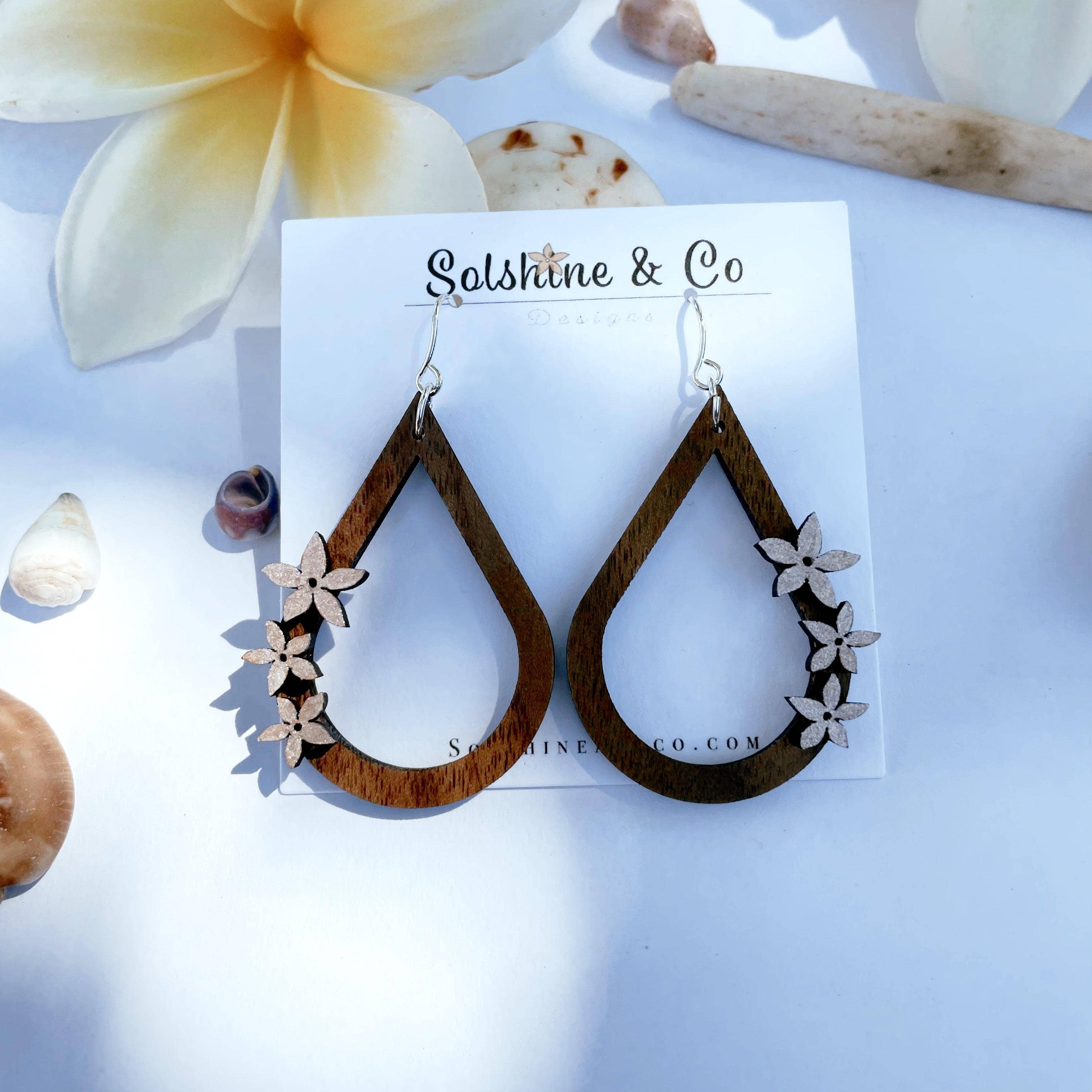 Solshine and Co - Vente Boucles d'oreilles pendantes - Gouttes de noix avec lei peints à la main1