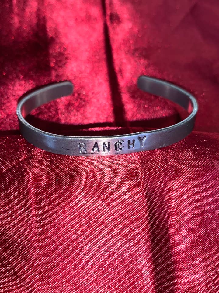 „Ranchy“ gestempeltes Armband für den Großhandel von Punchy Pineapples