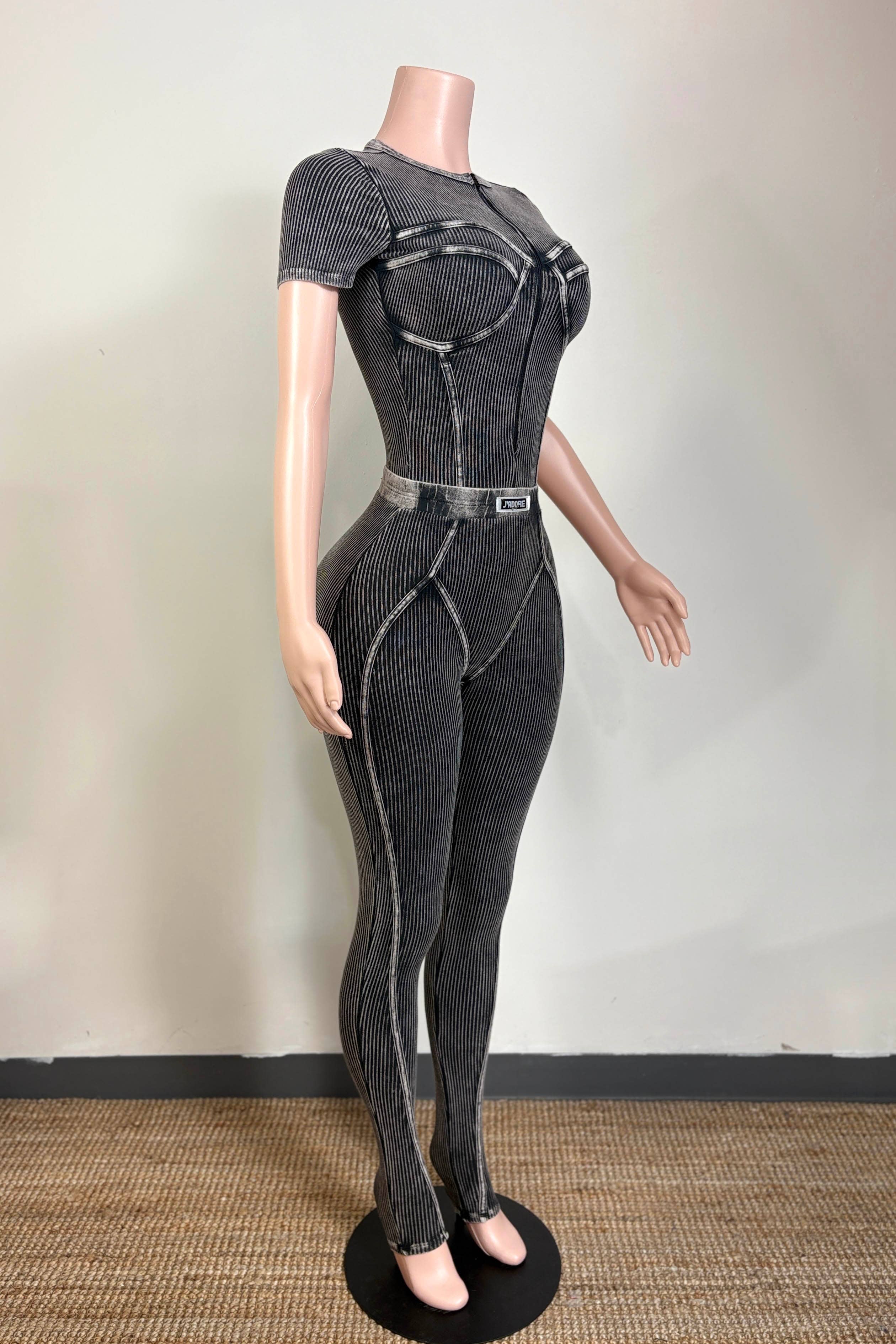 Dalia Studio – Engroshandel Jumpsuit - Dame – MINERALVASKET FORLYNLÅS KONTOUR JUMPSUIT2