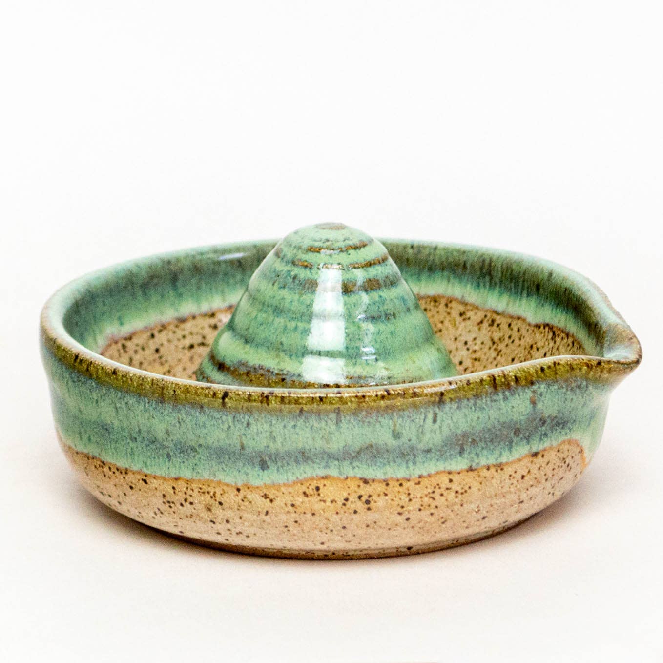 White Squirrel Clayworks – Espremedor por atacado – Espremedor de Cerâmica - Barro Feito à Mão - Verde e Bege0