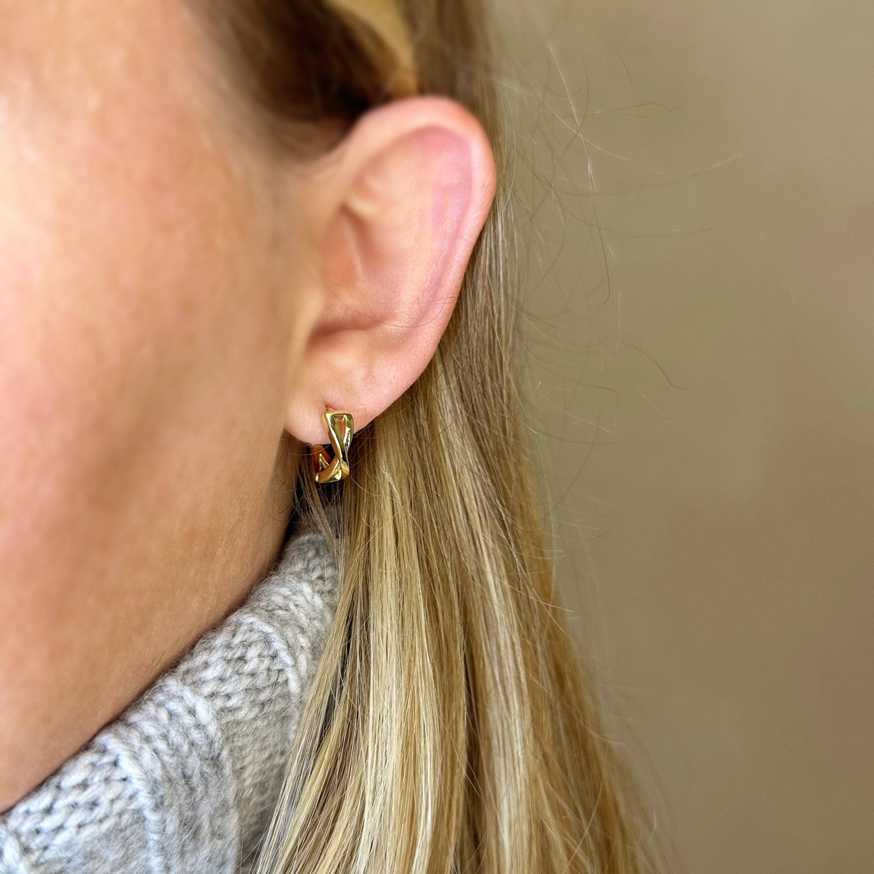 GoldFi – wholesale Hoop earrings – 18k Gold Filled X Clicker Hoop Earrings6