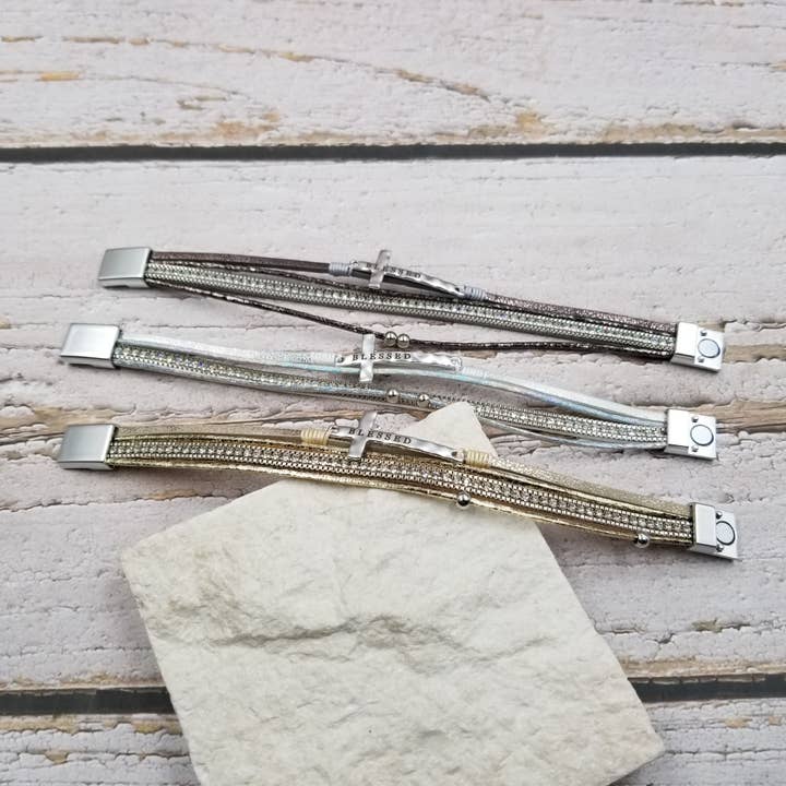 Treasure Wholesale - Vendita all'ingrosso Bracciale a polsino - Bracciale in pelle magnetica multistrato BLESSED Cross1