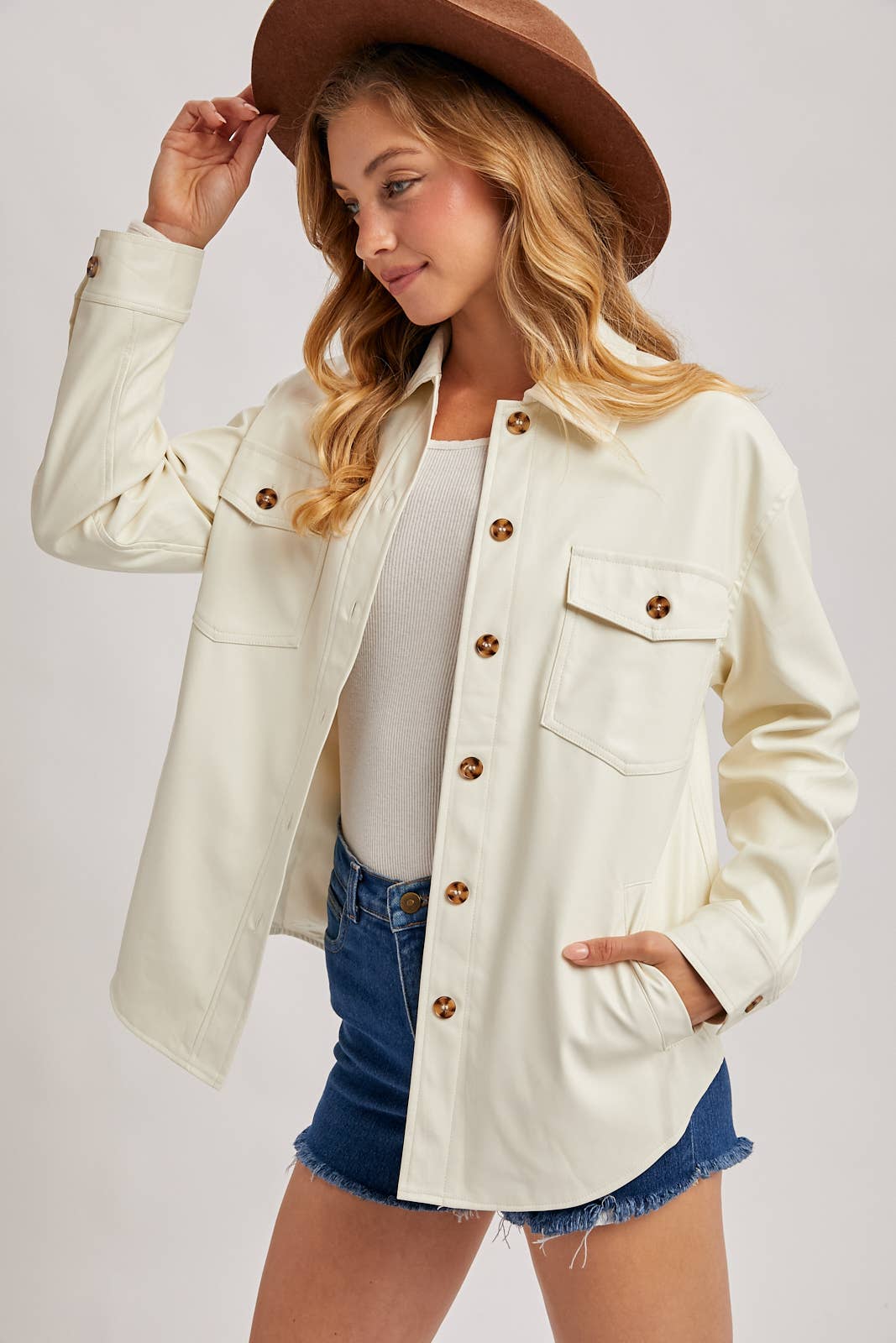 Bluivy - Vendita all'ingrosso Giacca a camicia - Donna - SHACKET IN PELLE VEGANA6