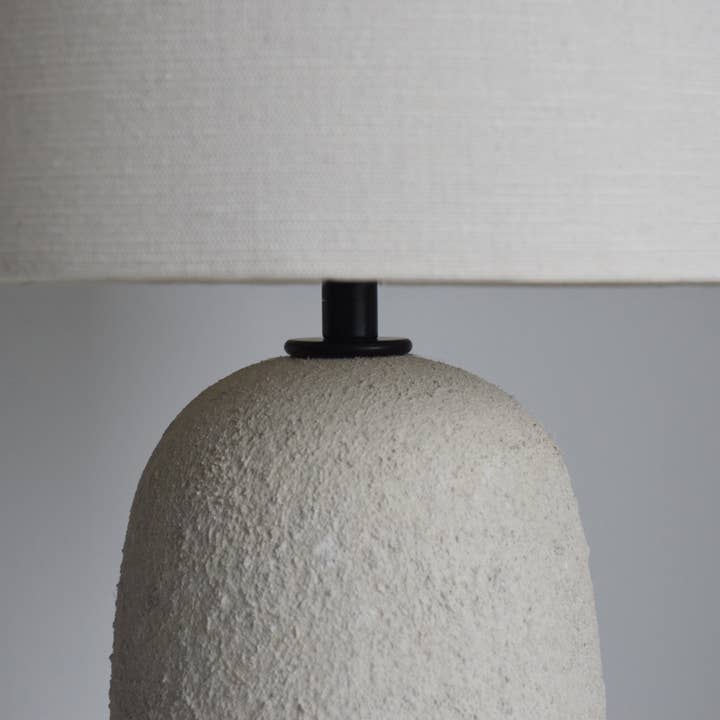 DEBARRO - Furniture | Lamps | Ceramics | Handmade – Engroshandel Skrivebordslampe – Armona Concrete - Håndlavet dæmpbar lampe1