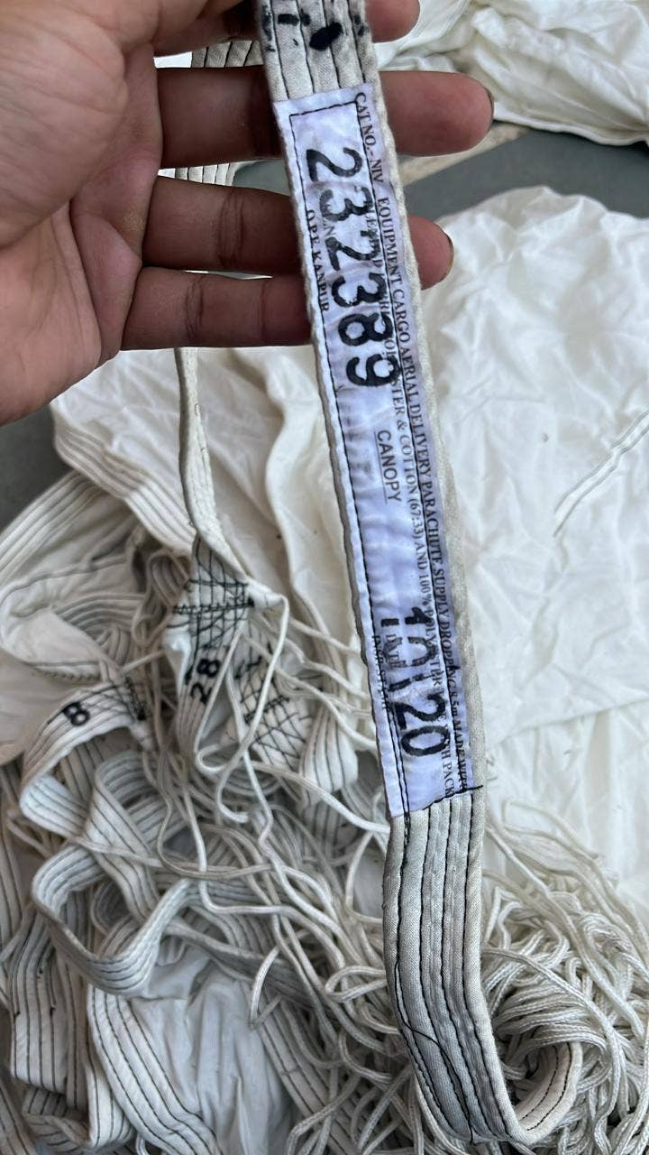 Liefe NL – Großhandel Tragetasche – Damen – ParachuteBag Khaki/Weiß aus recyceltem Fallschirmmaterial5