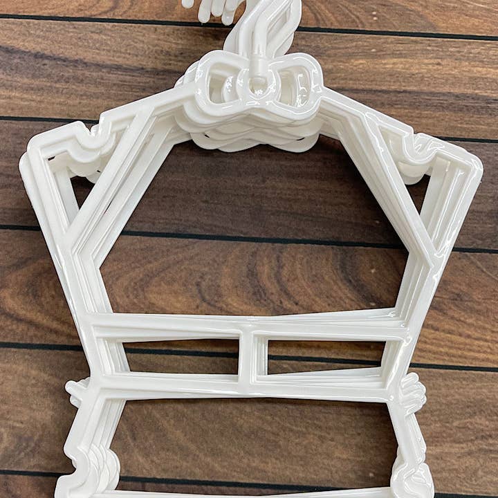 Kids Charm Online - Wholesale Clothes Hangers - WHITE PLASTIC HANGERS. 12PCE/$9.00 HH-2023-HANGERS