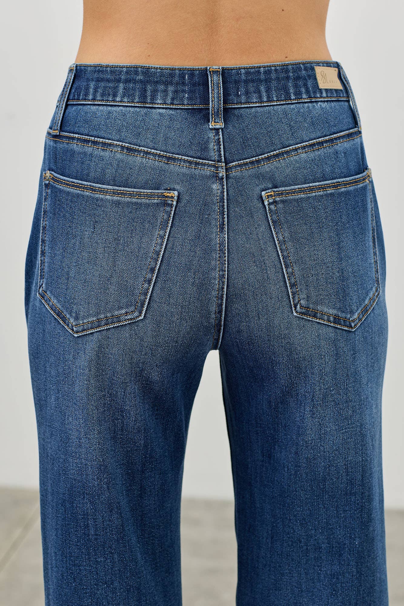 SAIGE DENIM – Engroshandel Jeans - Dame – P8151D-HØJ TALJE FLARE MED KNAPGYLPE8