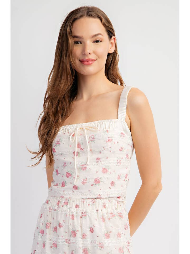 Top in chiffon stampato floreale ricamato Ct4393 per la vendita all'ingrosso da parte di Edit by Nine