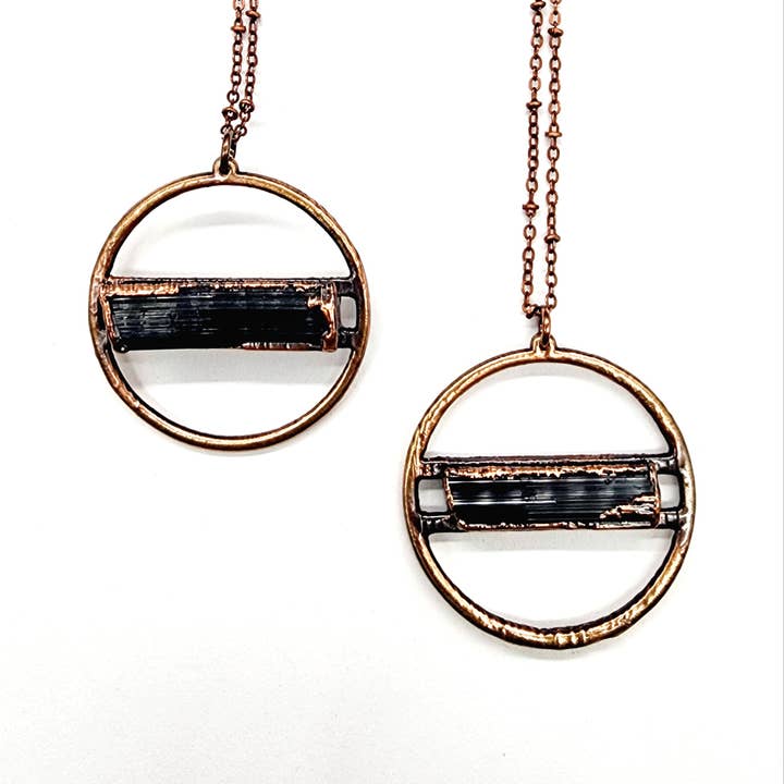 MergingMetals – wholesale Hänge-/berlockhalsband – Svart turmalin halo halsband//Elektroformade smycken