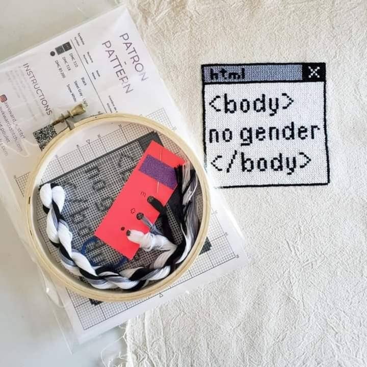 Corps HTML Sans Genre | Kit de Broderie au Point de Croix pour la vente par Yas Petit Poulet