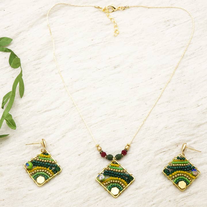 Verna Artisan Works – Großhandel Kette mit Anhänger/Charm – Boho-Halskette, handverdrahtet, Wald1