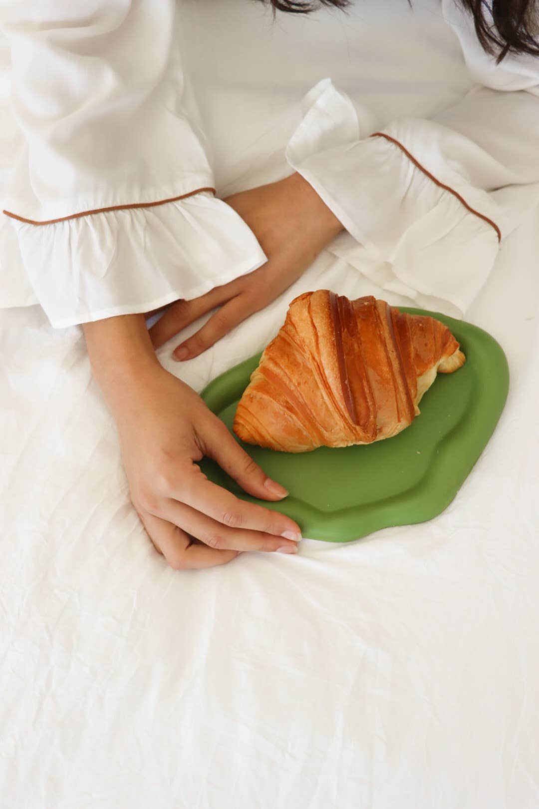 Carolina Benoit – wholesale Sleepwear set – Women's – Bamboo Pajama With Ruffle - White With Brown Lounge relax10