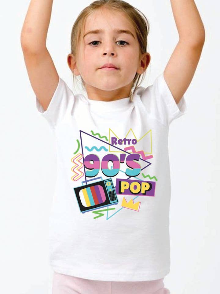 L1294 - T-shirt graphique RETRO 90'S POP pour la vente par KNOCK ON THE STYLE