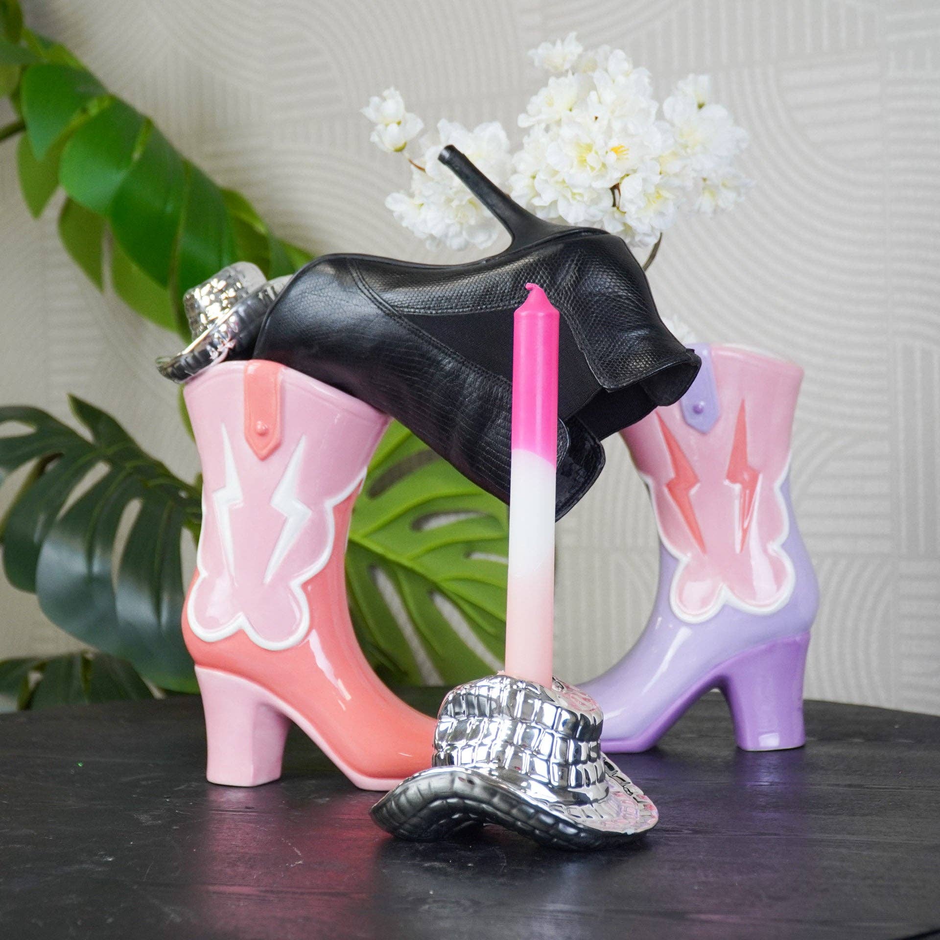 Housevitamin bv - Wholesale Vase - Flower Vase- Boot with Disco Hat Vase- Ceramics- Pink/ Orange-16,5x10.5x26,5cm4